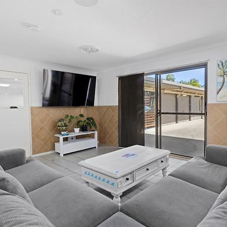 Motel Sunshine Coast Caloundra Exterior photo